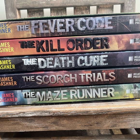 The Maze Runner Series Complete Boxset by James Dashner - All 5 books ‼️‼️ - Picture 3 of 5